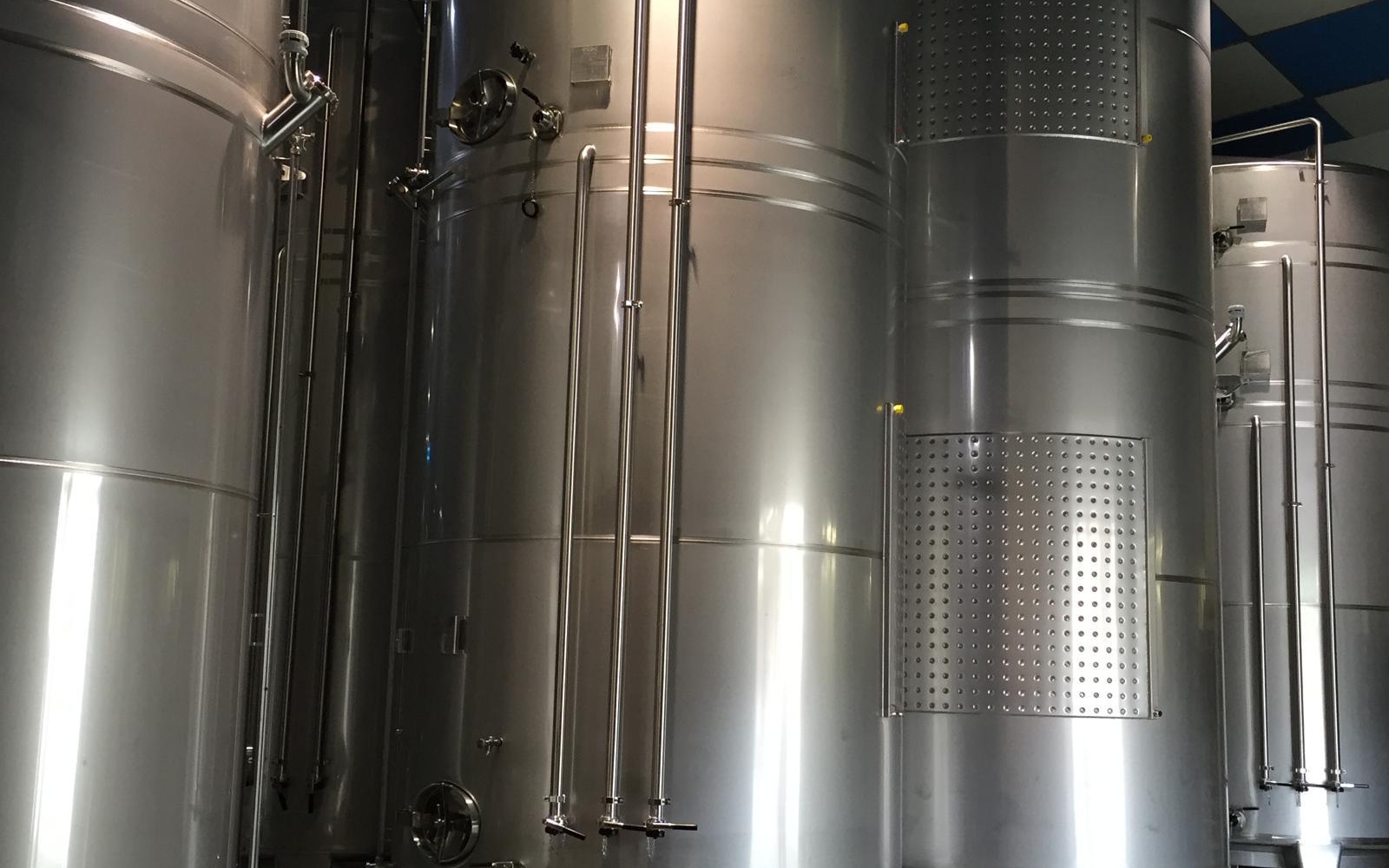 cuves_métalique-vin_de_savoie